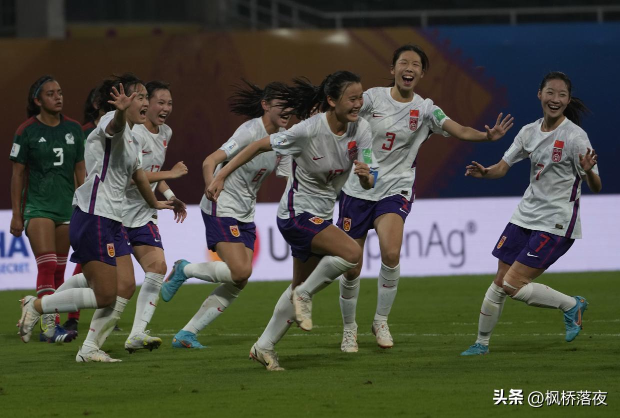 女足VS日韩女足视频直播,熬夜看球的快乐,谁懂啊? 女足VS日韩女足视频直播,熬夜看球的快乐,谁懂啊?